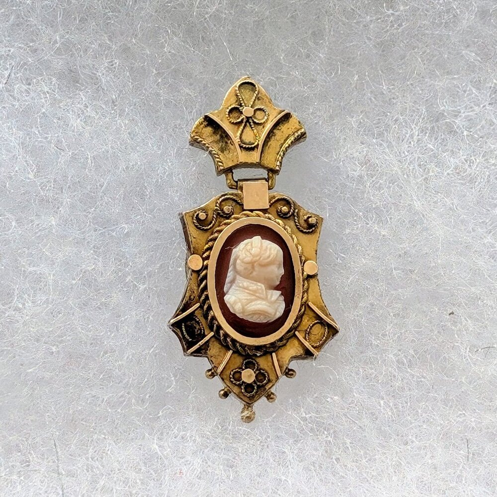 Antique Victorian Solid 14K Yellow Gold Carved Sardonyx Lady Cameo Pendant